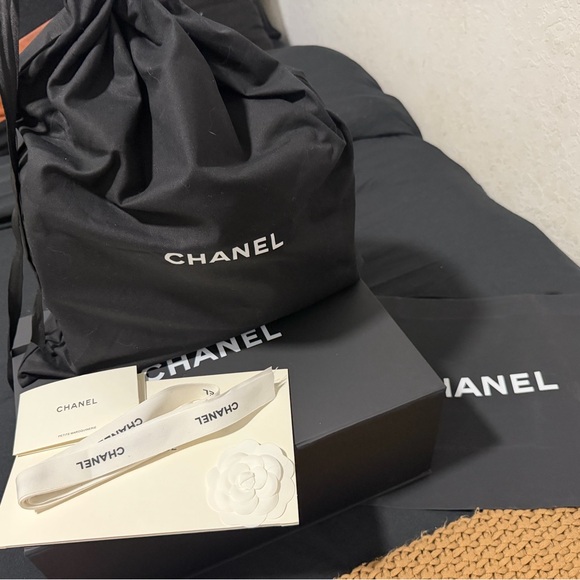 CHANEL Brown Quilted Suede Shoulder Bag with Gold Chain - Picture 7 of 7